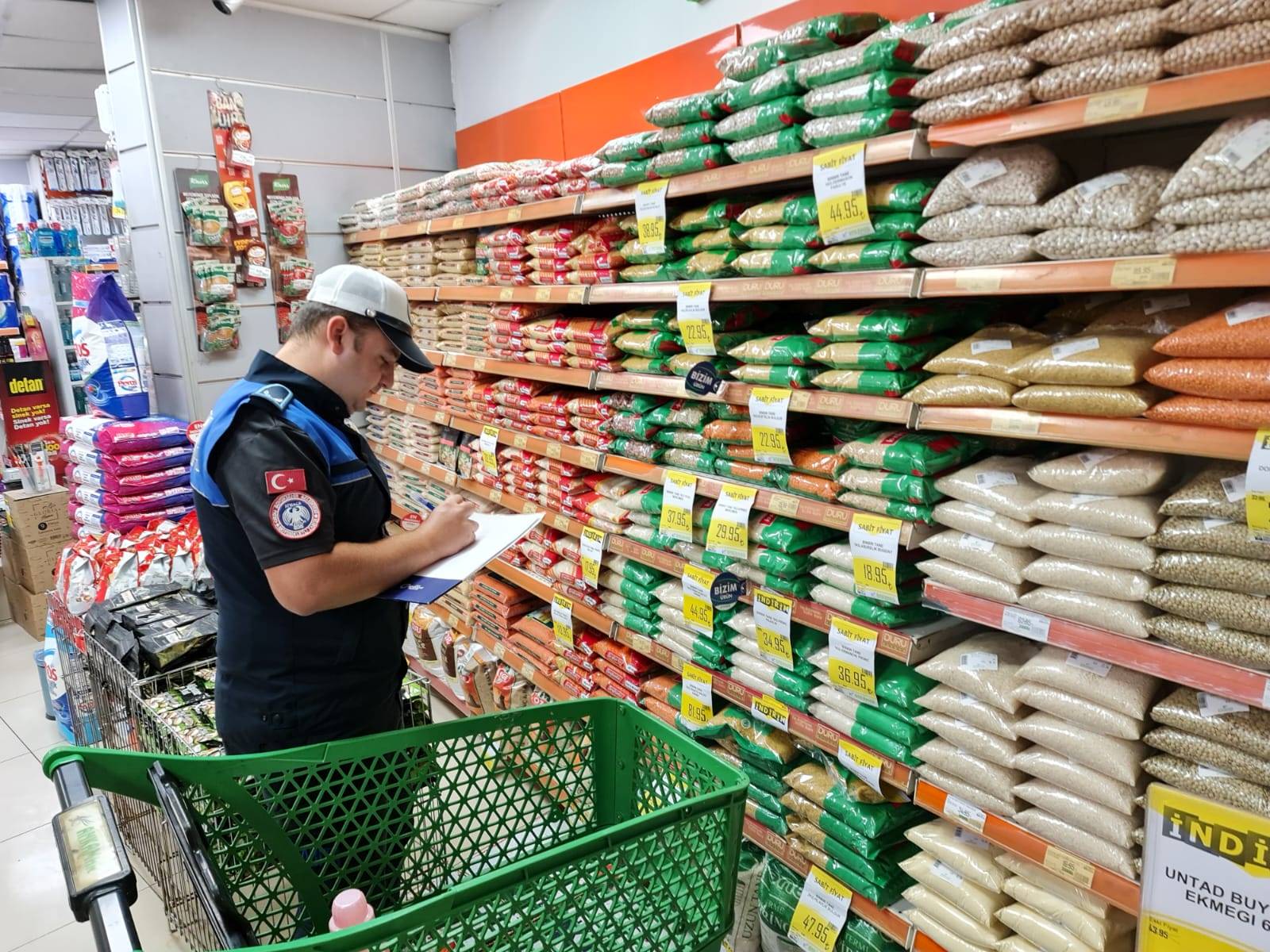 BÜYÜKŞEHİR ZABITA DENETİMLERİNİ SÜRDÜRÜYOR